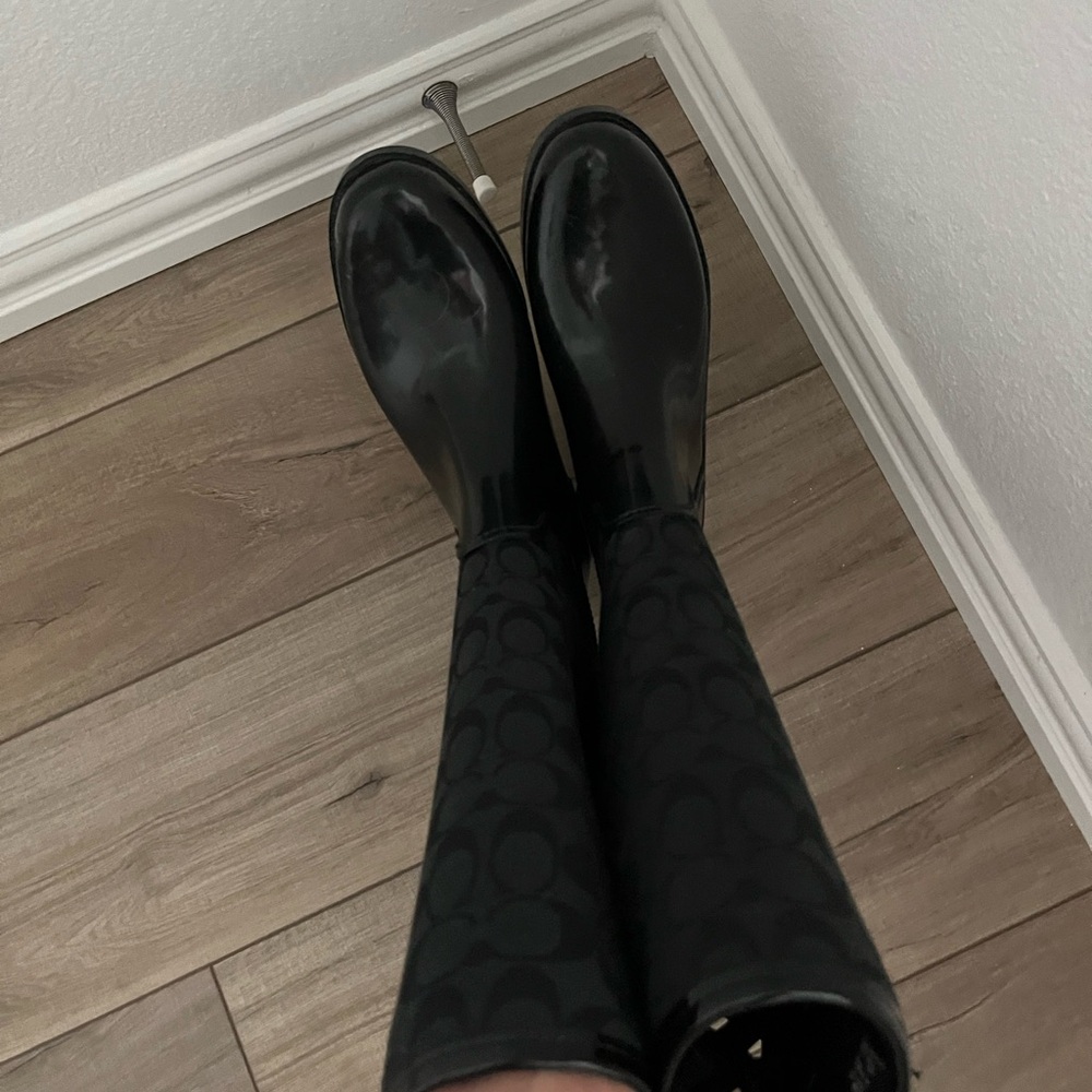 Women’s rain boots